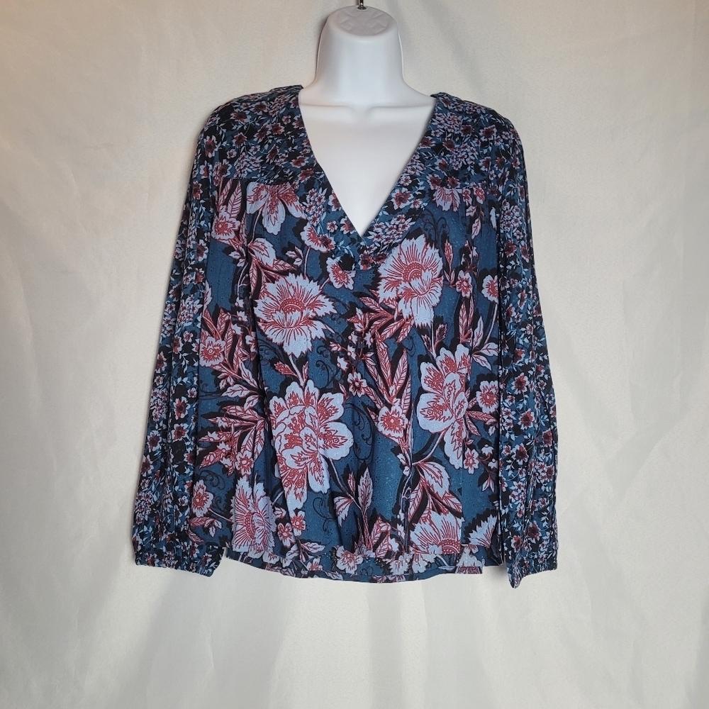 NWT Band Of The Free Sapphire Floral Long Sleeve Vneck Blouse Women's Size Small